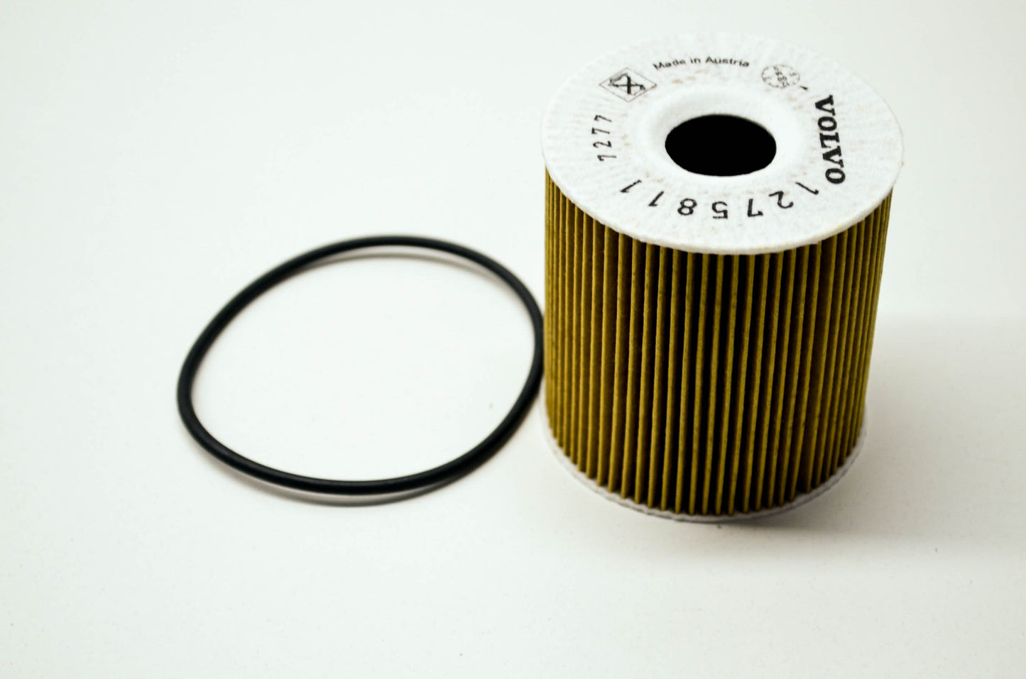 New Volvo Oil Filter S40 V40 S70 V70 C70 S80 NOS