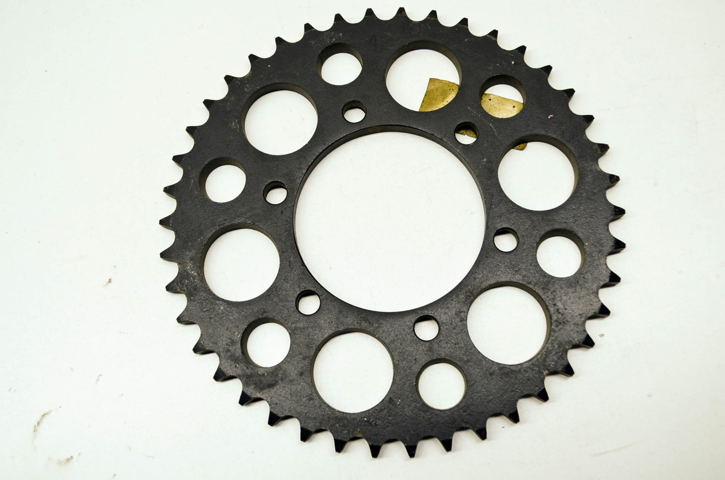 OEM Yamaha 256-25442-21-33 Driven Sprocket 40T NOS