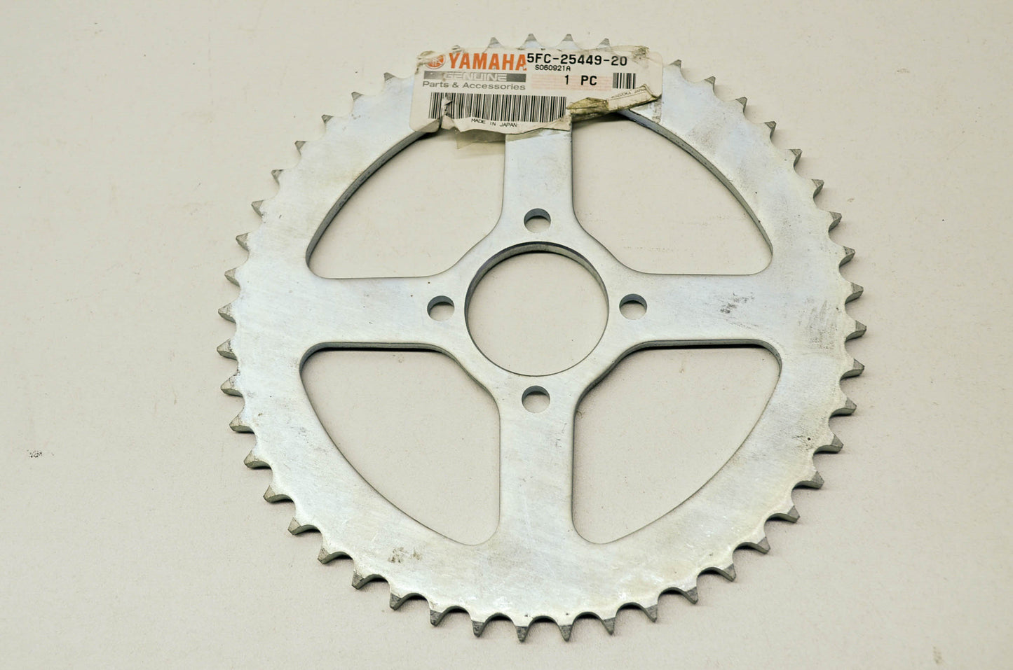 New OEM Genuine Yamaha Sprocket 49 Tooth 00-01 TTR125 NOS