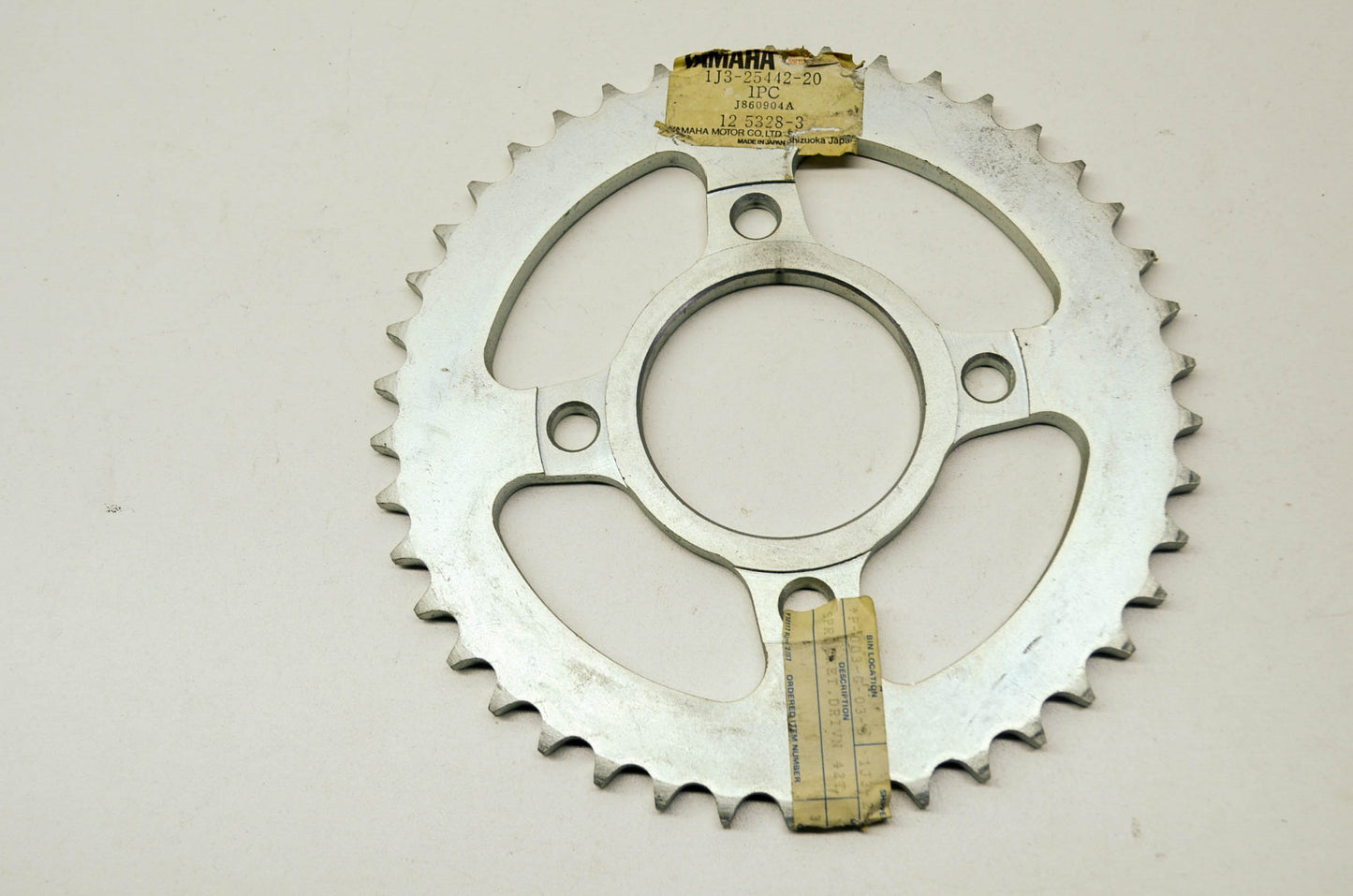 OEM Yamaha 1J3-25442-20-00 Driven Sprocket 42T NOS
