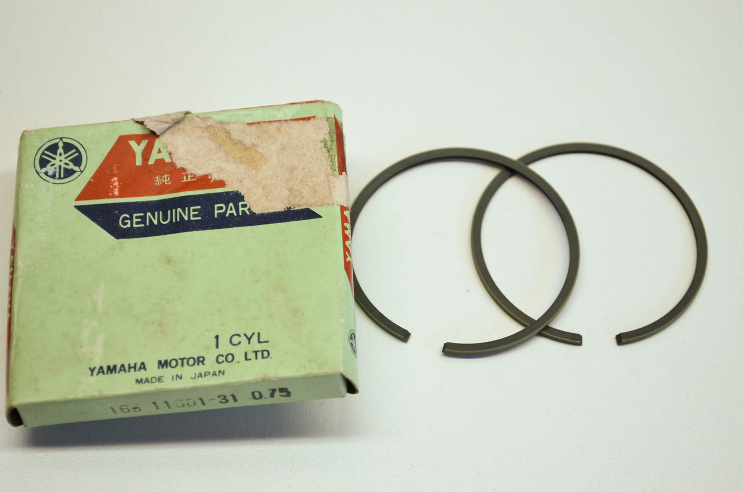 OEM Yamaha 166-11601-31-00 Piston Ring Set 3 NOS