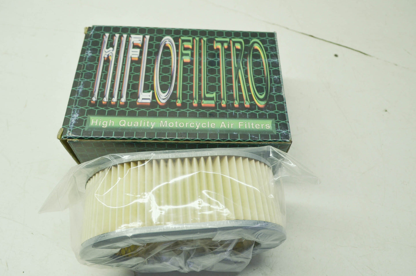 NEW HiFlo Filtro Air Filter Honda VF700 VF750 Magna V45 NOS