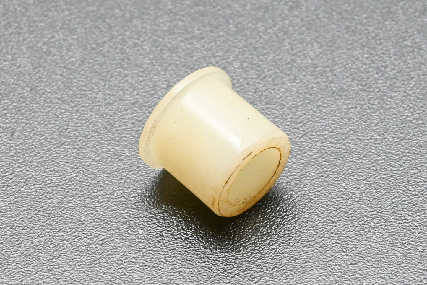 Bolens 118-5647, 1185647 Nylon Idler Bushing NOS