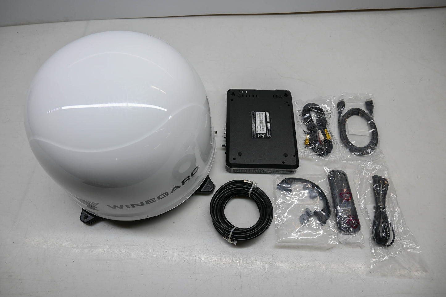 Winegard PL7000R Portable Automatic Satellite TV Antenna Kit NOS