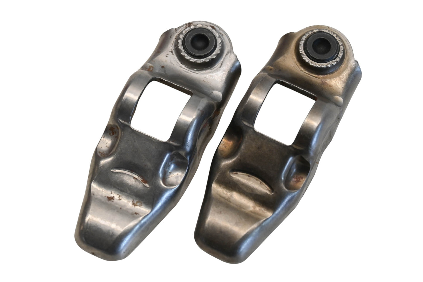 New OEM Briggs & Stratton 690972 Rocker Arms Qty 2 NOS