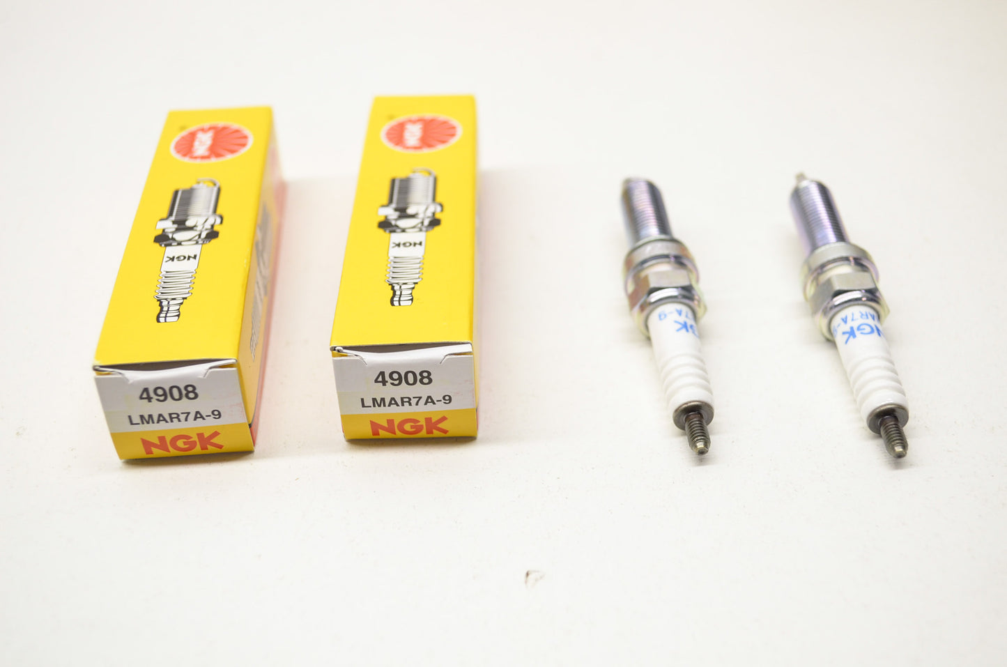 NGK LMA-R7A90-00-00, 4908, LMAR7A-9 Spark Plugs Qty 2 NOS