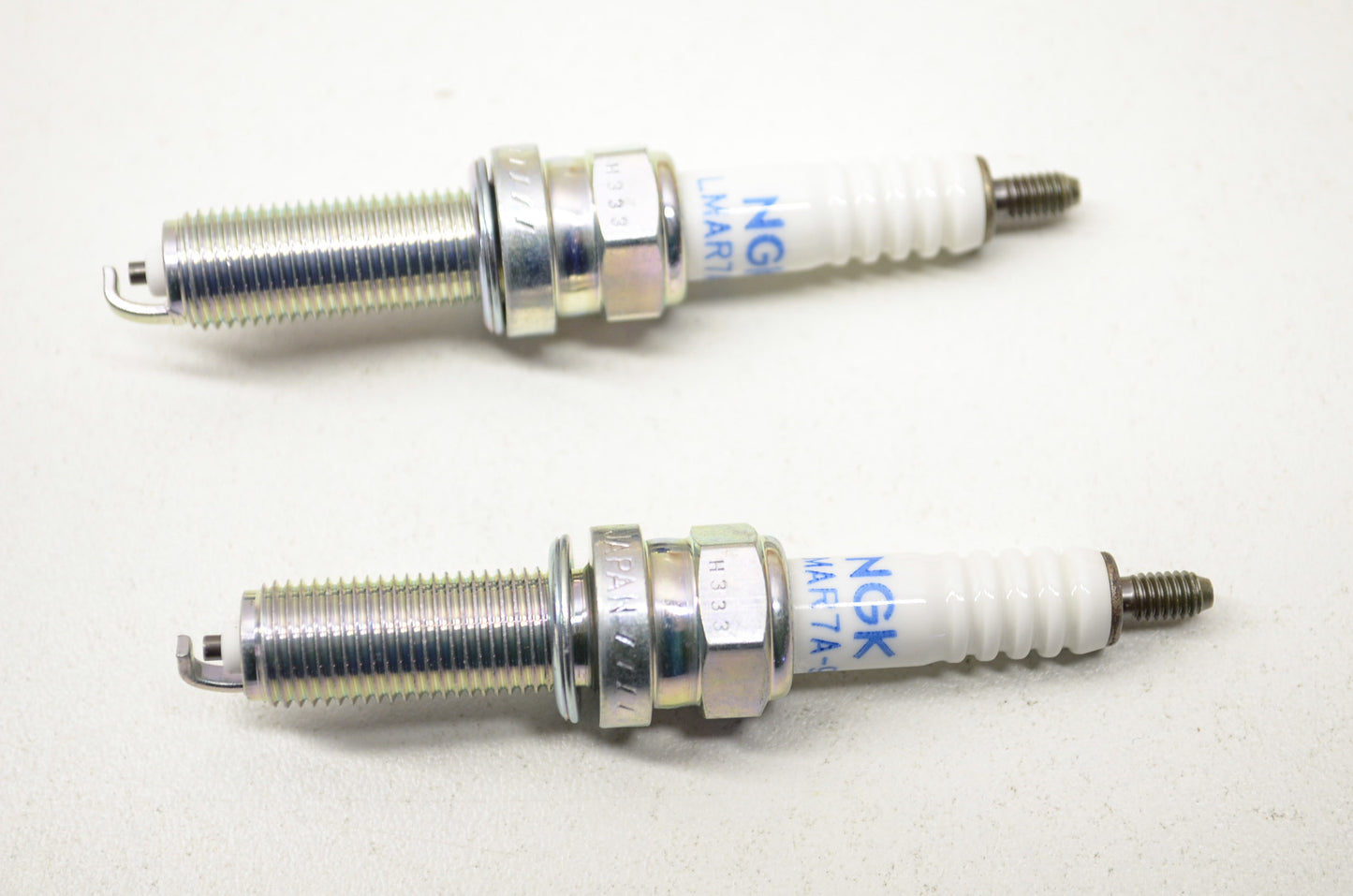 NGK LMA-R7A90-00-00, 4908, LMAR7A-9 Spark Plugs Qty 2 NOS