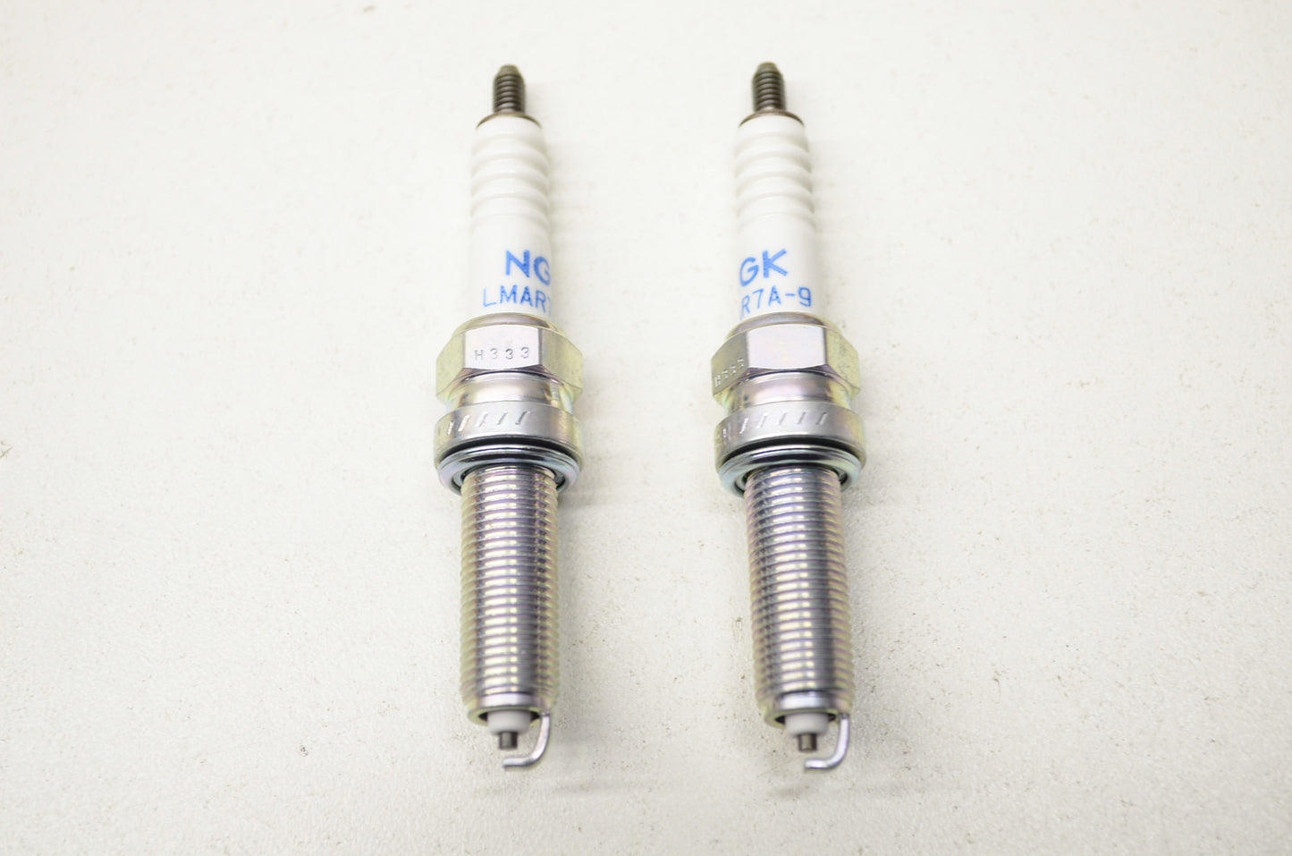 NGK LMA-R7A90-00-00, 4908, LMAR7A-9 Spark Plugs Qty 2 NOS
