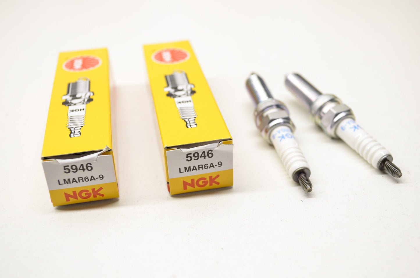 NGK LMA-R6A90-00-00, 5946, LMAR6A-9 Spark Plug Qty 2 NOS