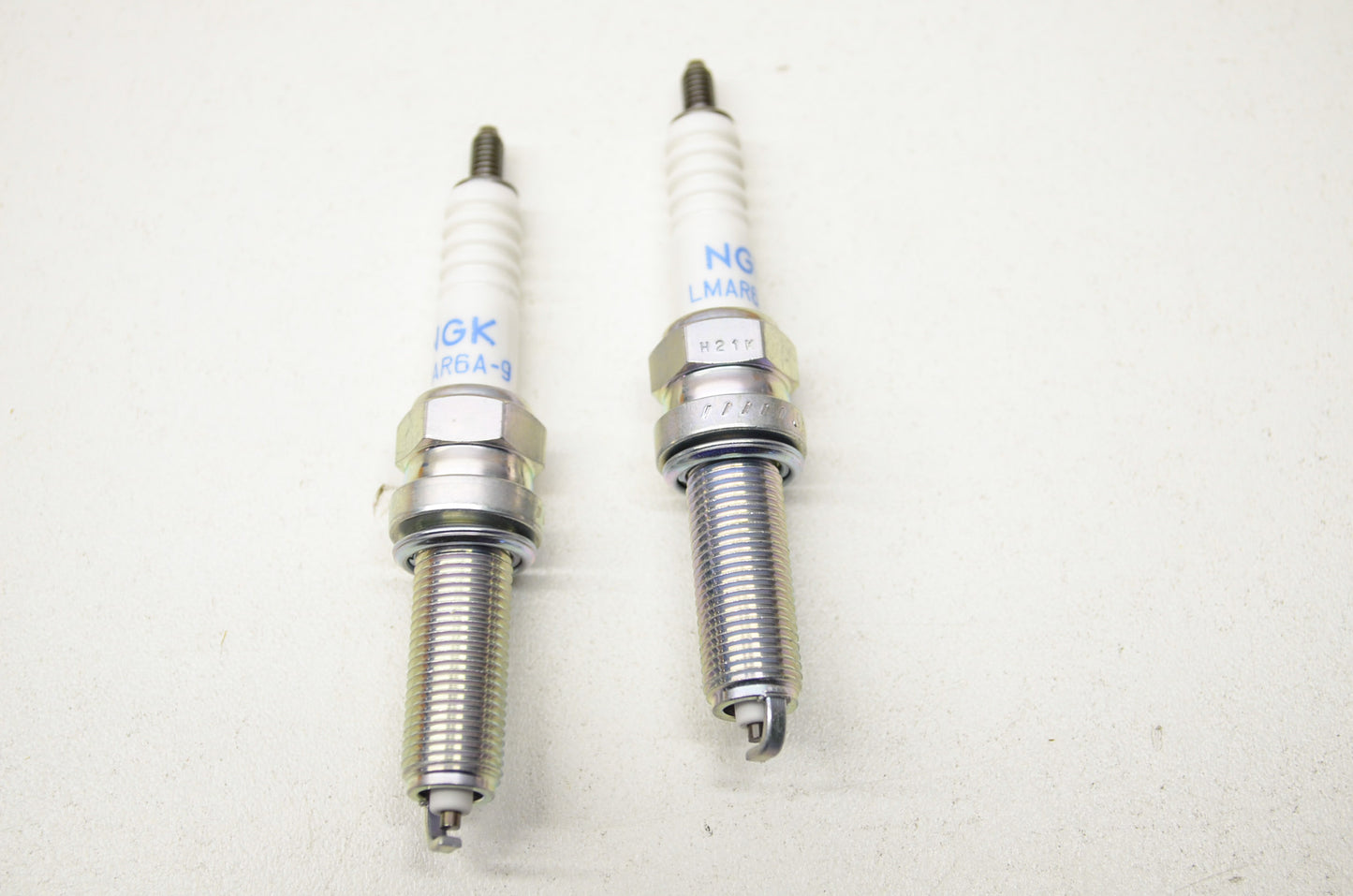 NGK LMA-R6A90-00-00, 5946, LMAR6A-9 Spark Plug Qty 2 NOS