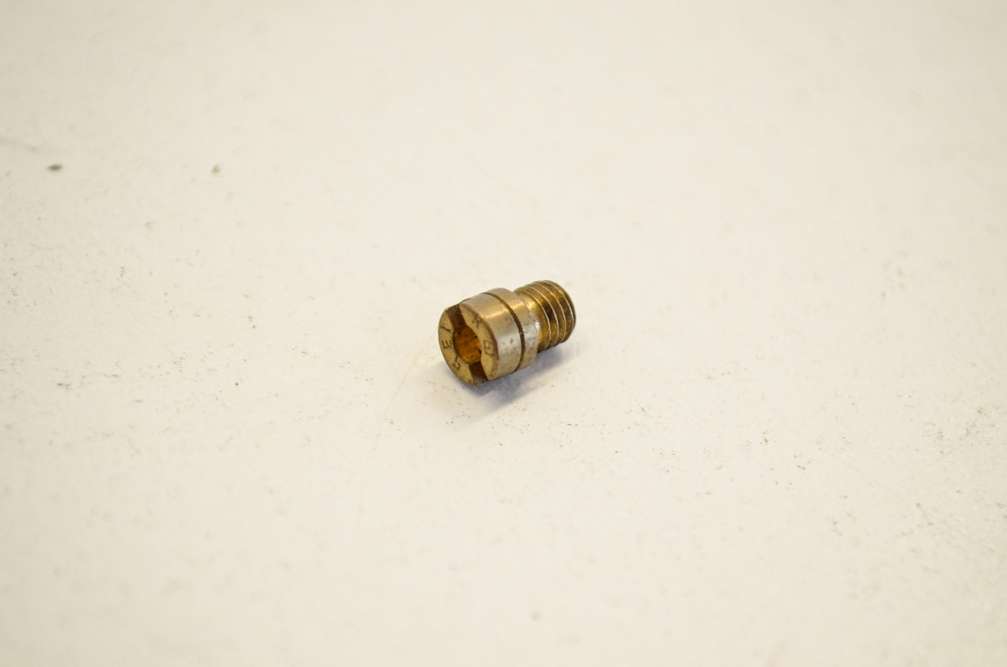 OEM Yamaha 3G2-14231-27-00 Main Jet #135