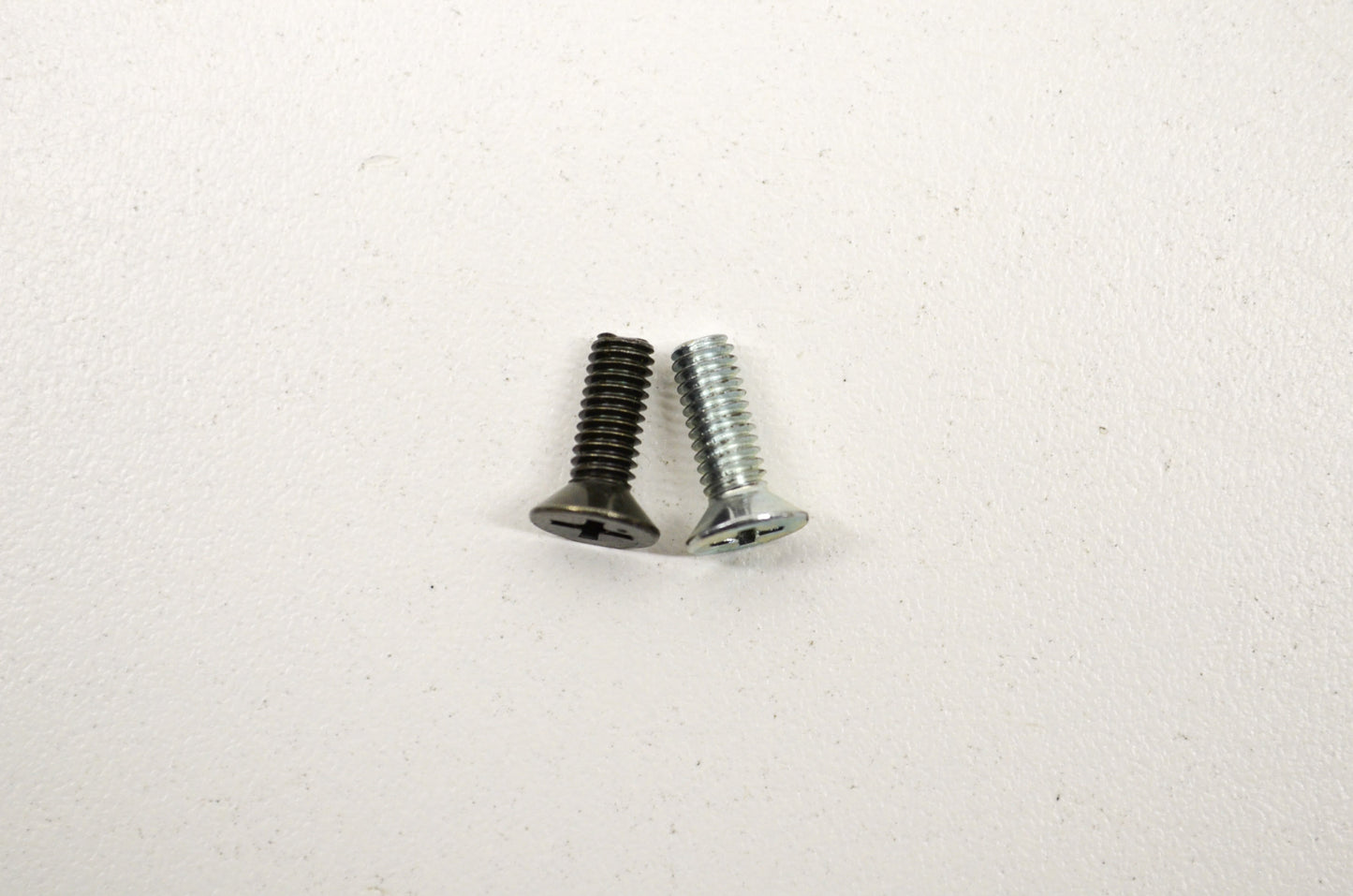 OEM Yamaha 98707-04012-00 Flat Screw Qty 2 NOS