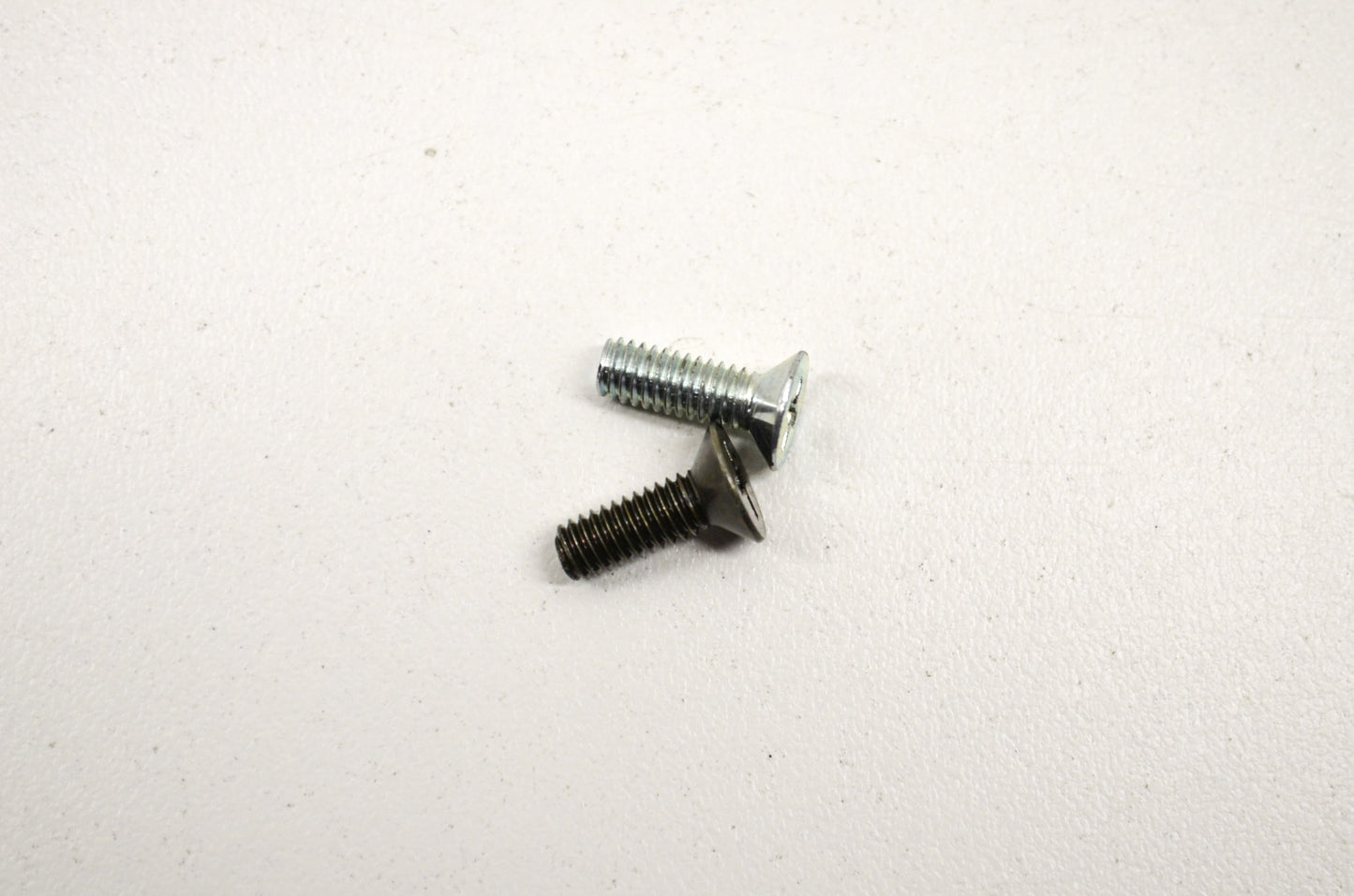 OEM Yamaha 98707-04012-00 Flat Screw Qty 2 NOS
