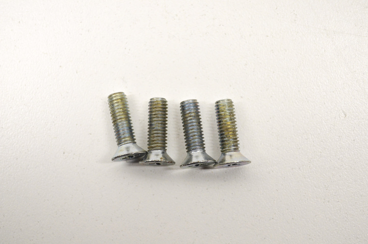 OEM Yamaha 98707-05016-00 Flat Screw Qty 4 NOS