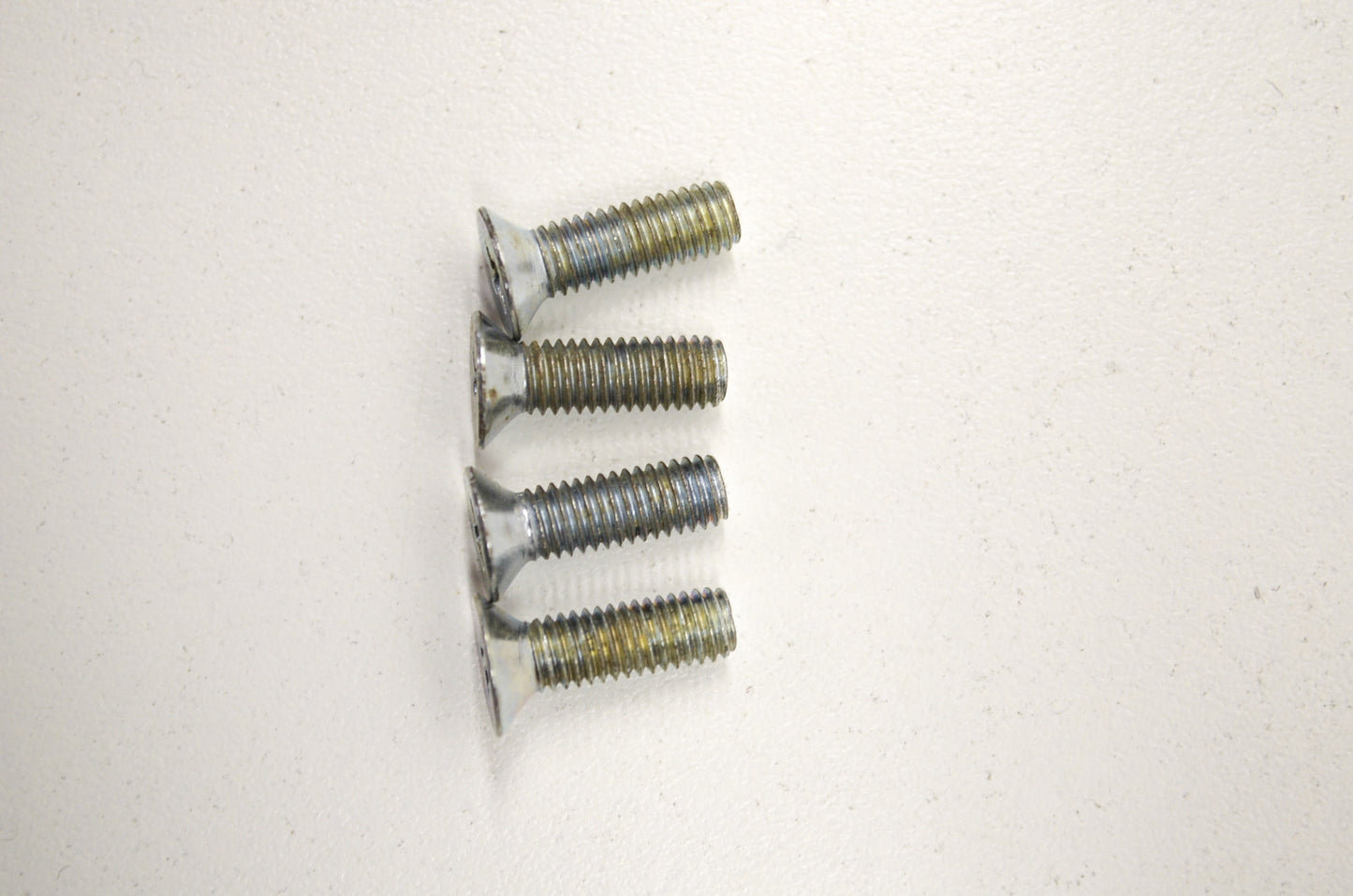 OEM Yamaha 98707-05016-00 Flat Screw Qty 4 NOS
