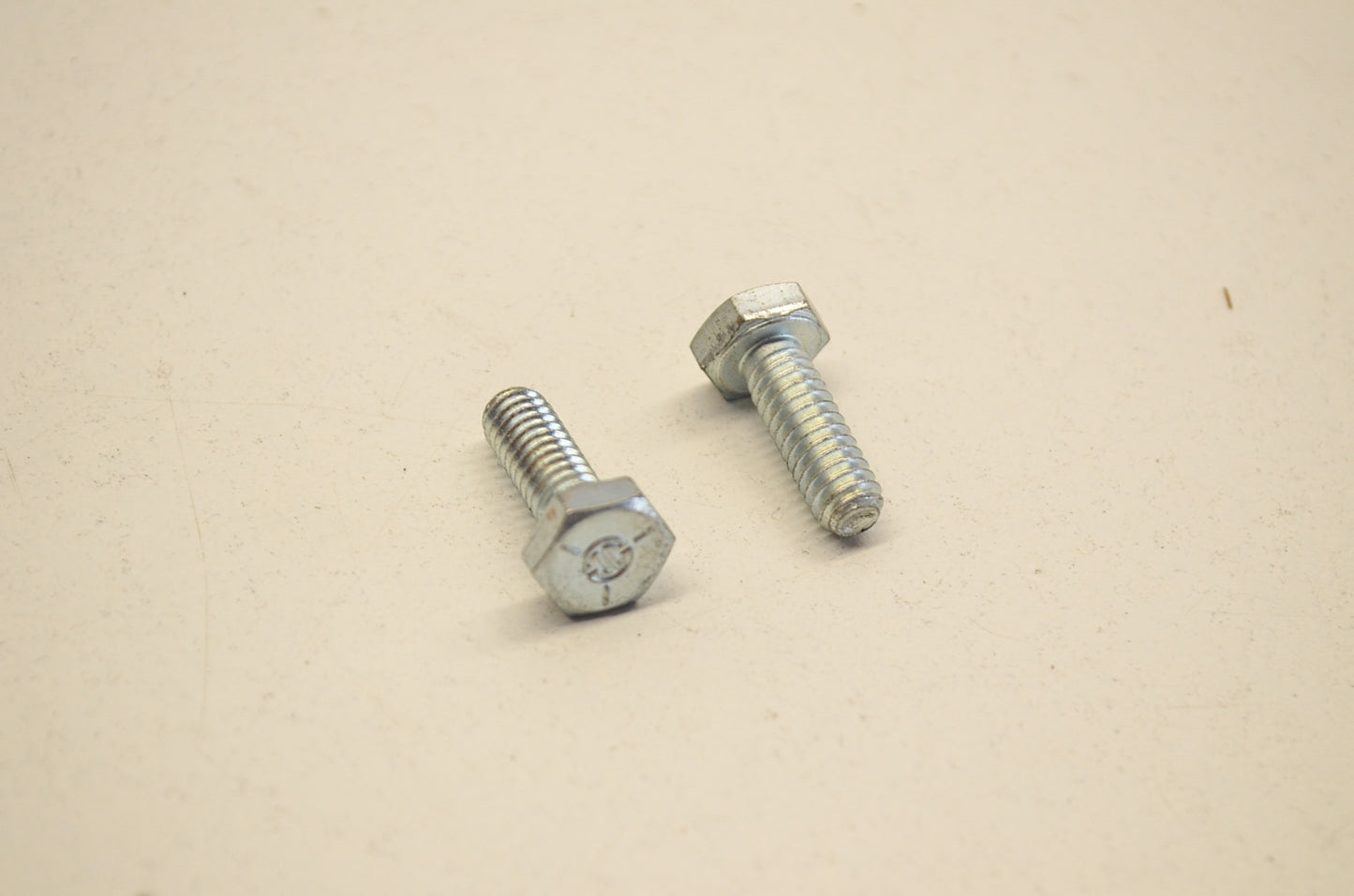 Gravely 180020, 05908200 Ariens Hex Bolt .25-20x.75 Qty 2 NOS