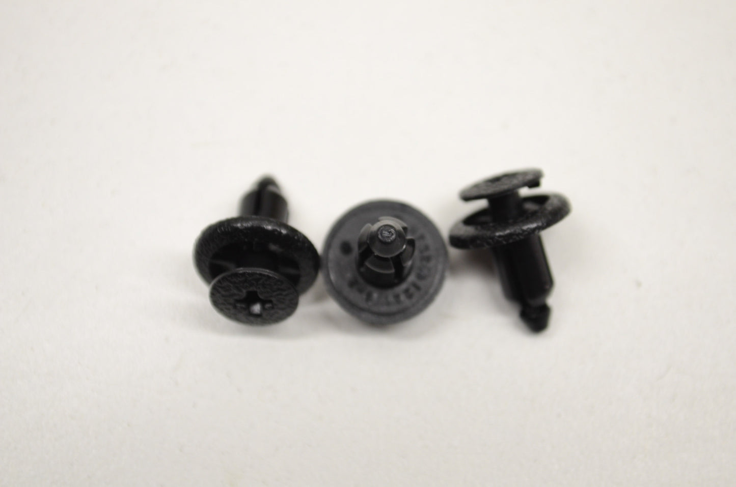 OEM Yamaha 90269-06081-00 Rivet Qty 3 NOS