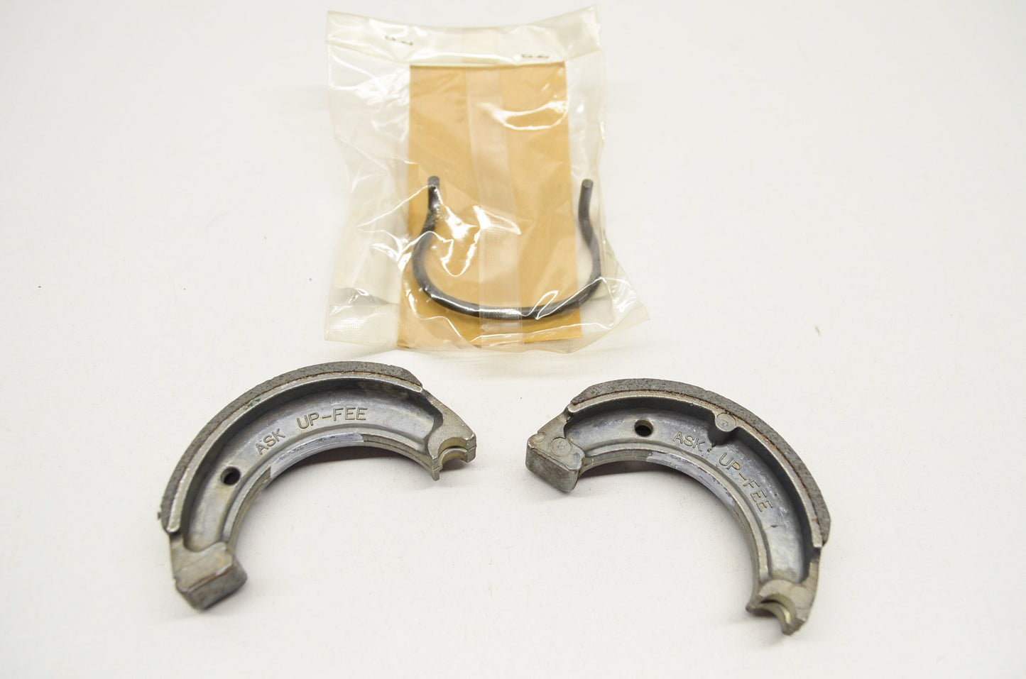 OEM Yamaha 3PT-W253A-10-00 Brake Shoe Kit NOS