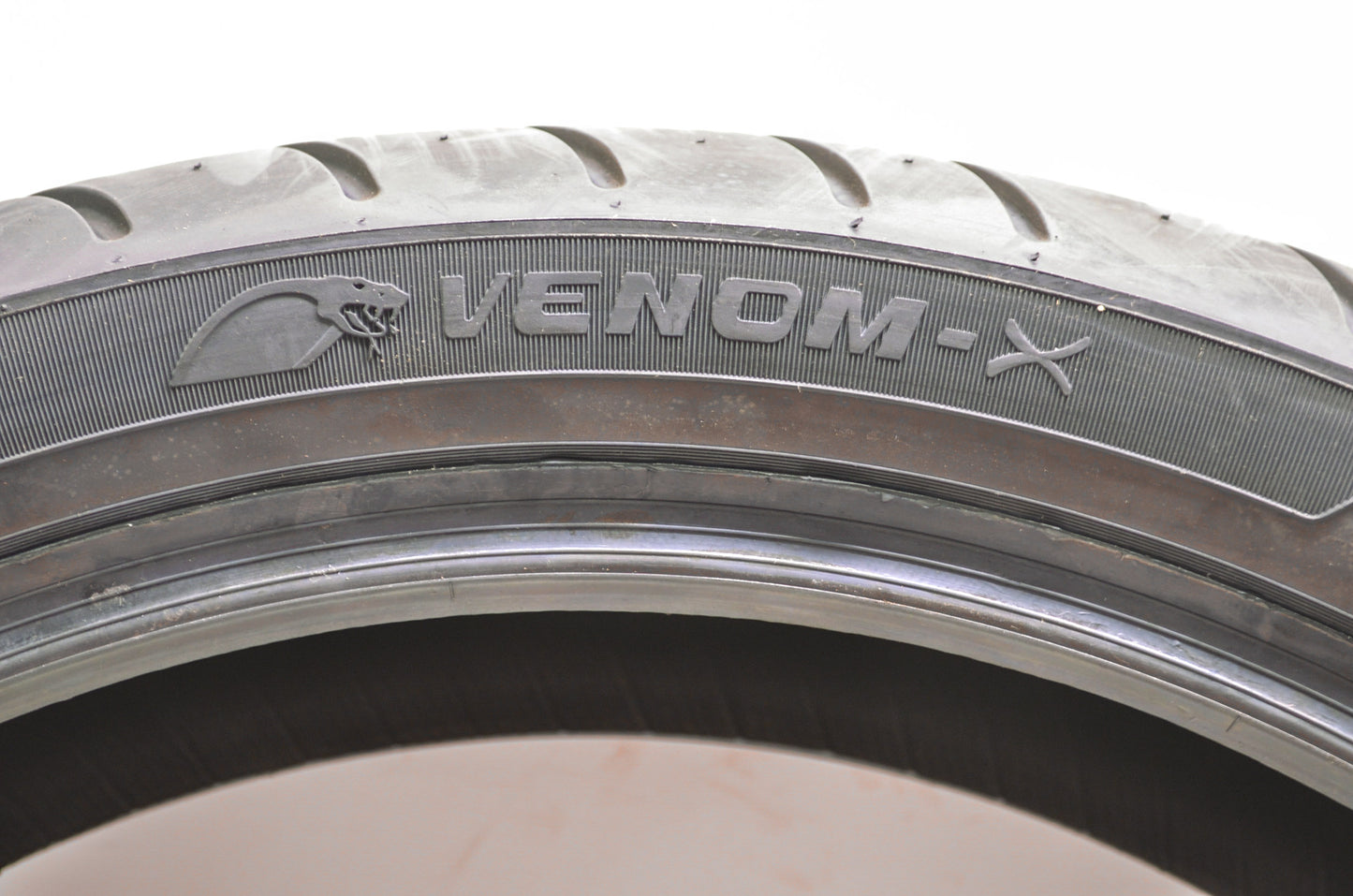 New Avon Venom AM41 Front Tire 140/70B-18