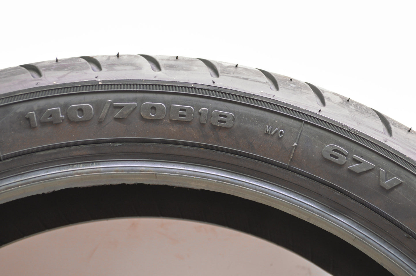 New Avon Venom AM41 Front Tire 140/70B-18