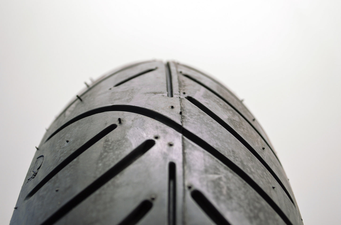 New Avon Venom AM41 Front Tire 140/70B-18