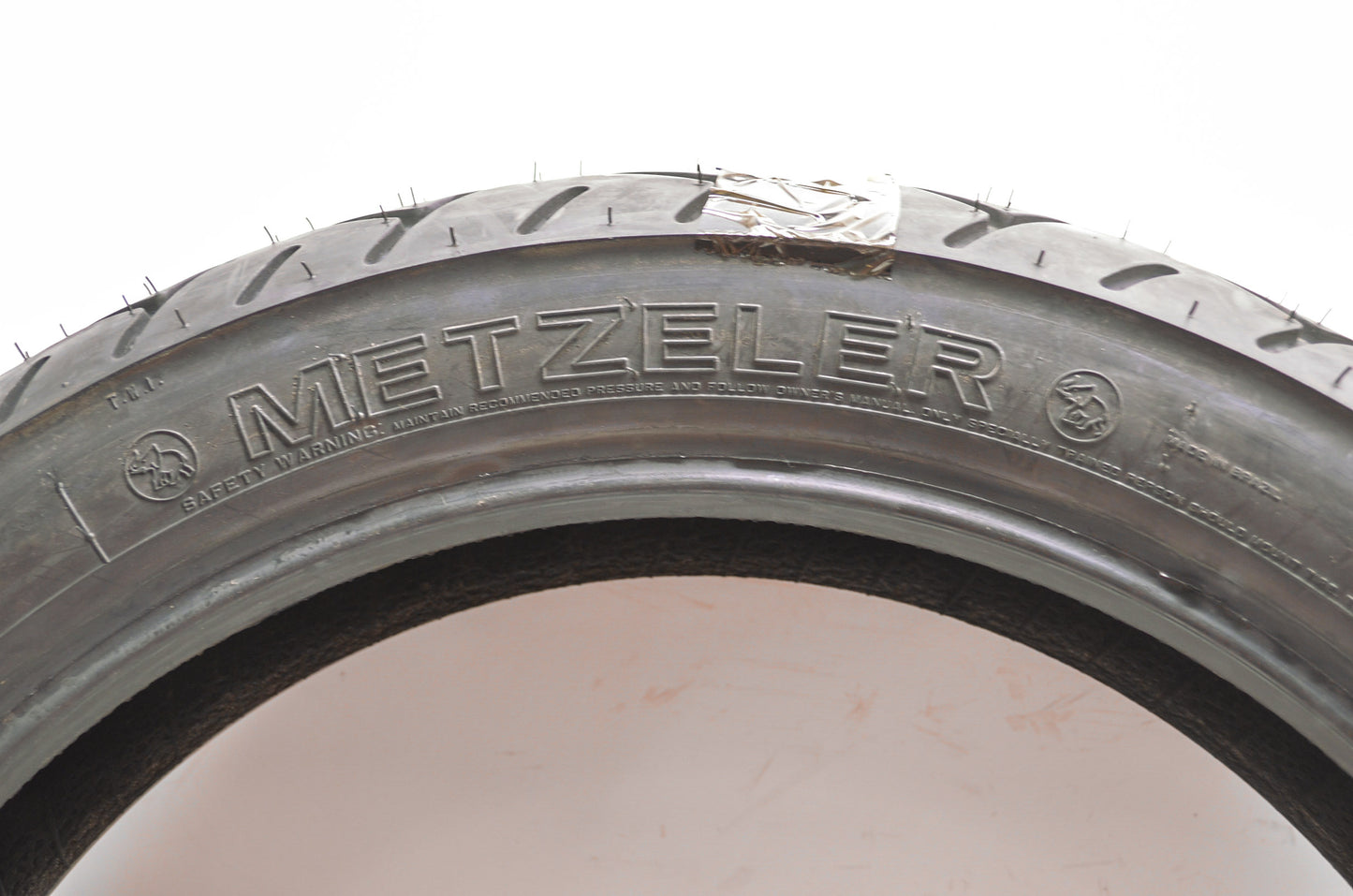 New Metzeler ME 880 Marathon Front Tire 140/70B18 M/C 73H