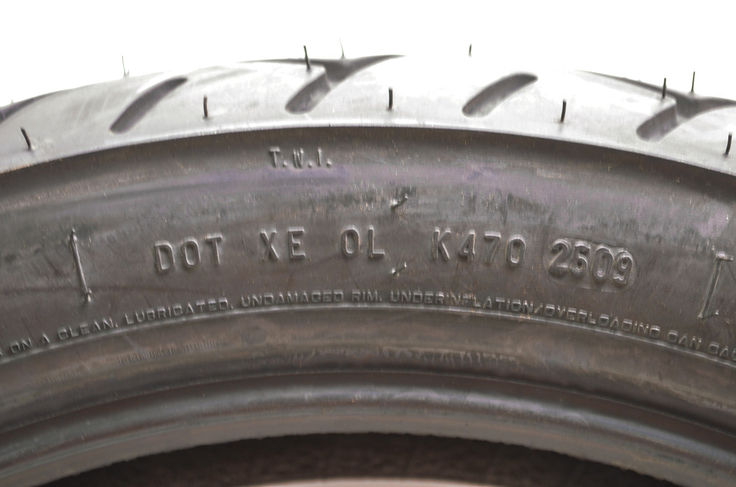 New Metzeler ME 880 Marathon Front Tire 140/70B18 M/C 73H
