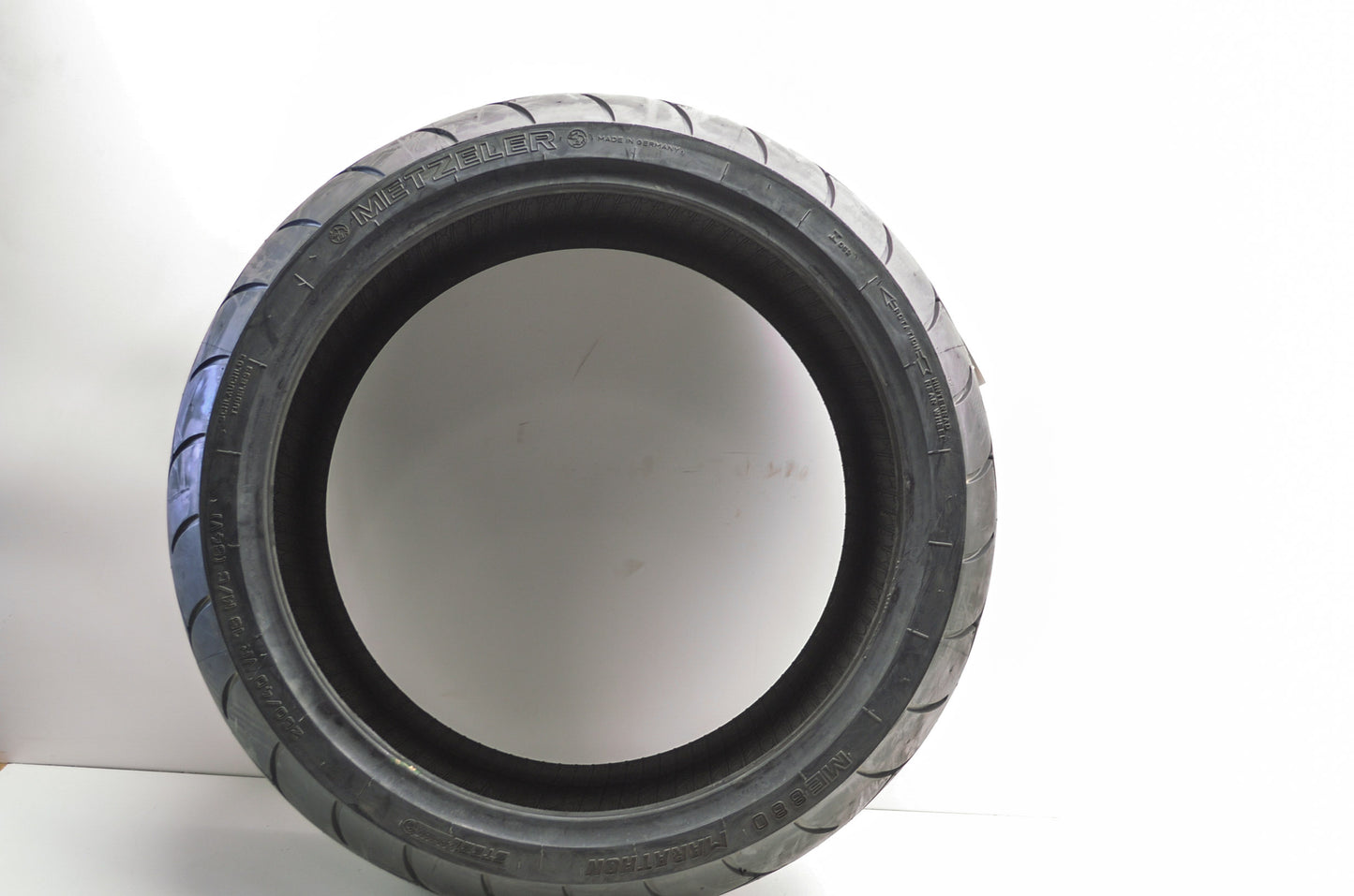 New Metzeler ME880 Marathon Rear Tire 260/40VR 18 M/C 84V