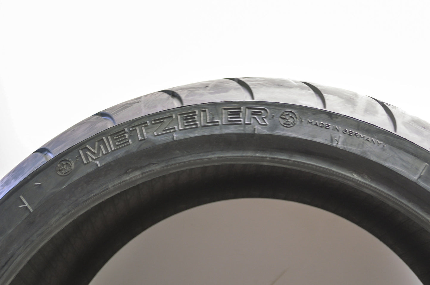 New Metzeler ME880 Marathon Rear Tire 260/40VR 18 M/C 84V