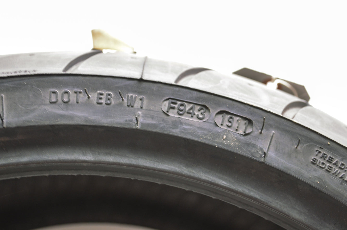 New Metzeler ME880 Marathon Rear Tire 260/40VR 18 M/C 84V