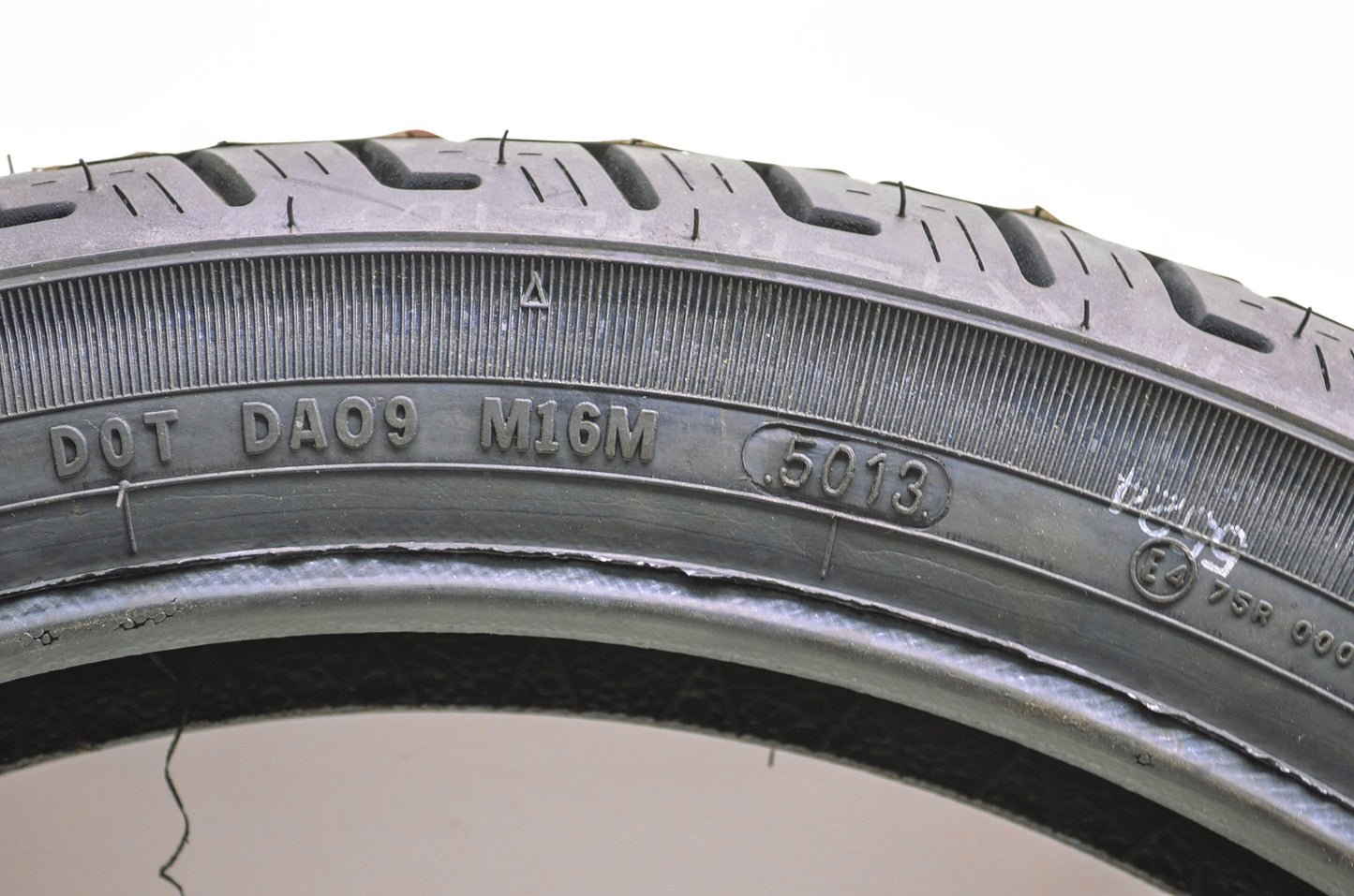 New Dunlop D401F Harley Davidson Front Tire 90/90-19