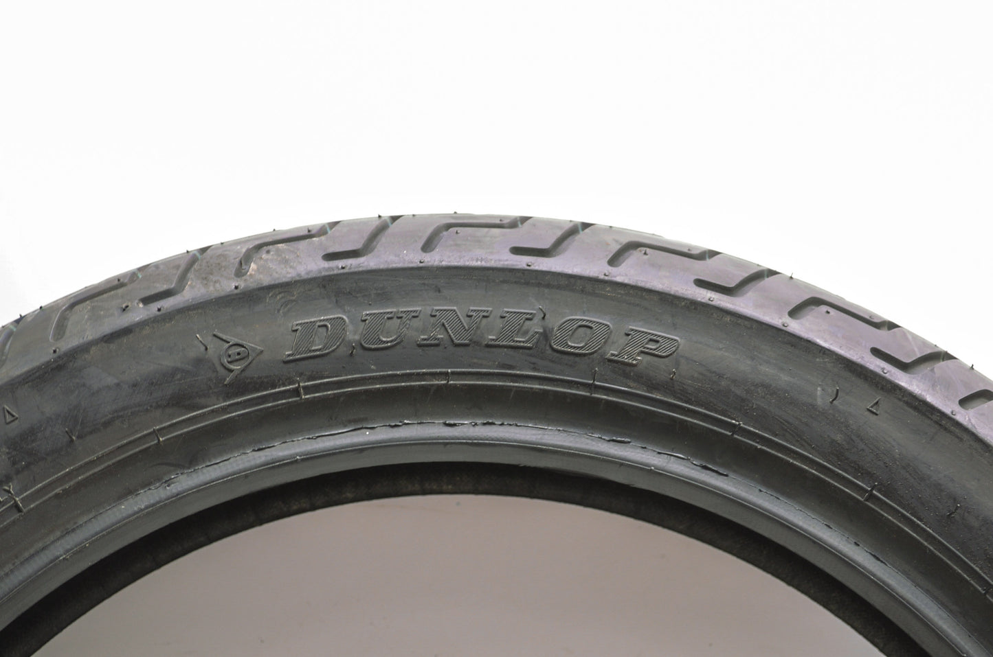 New Dunlop D404F Front Tire 110/90-18 M/C 61H