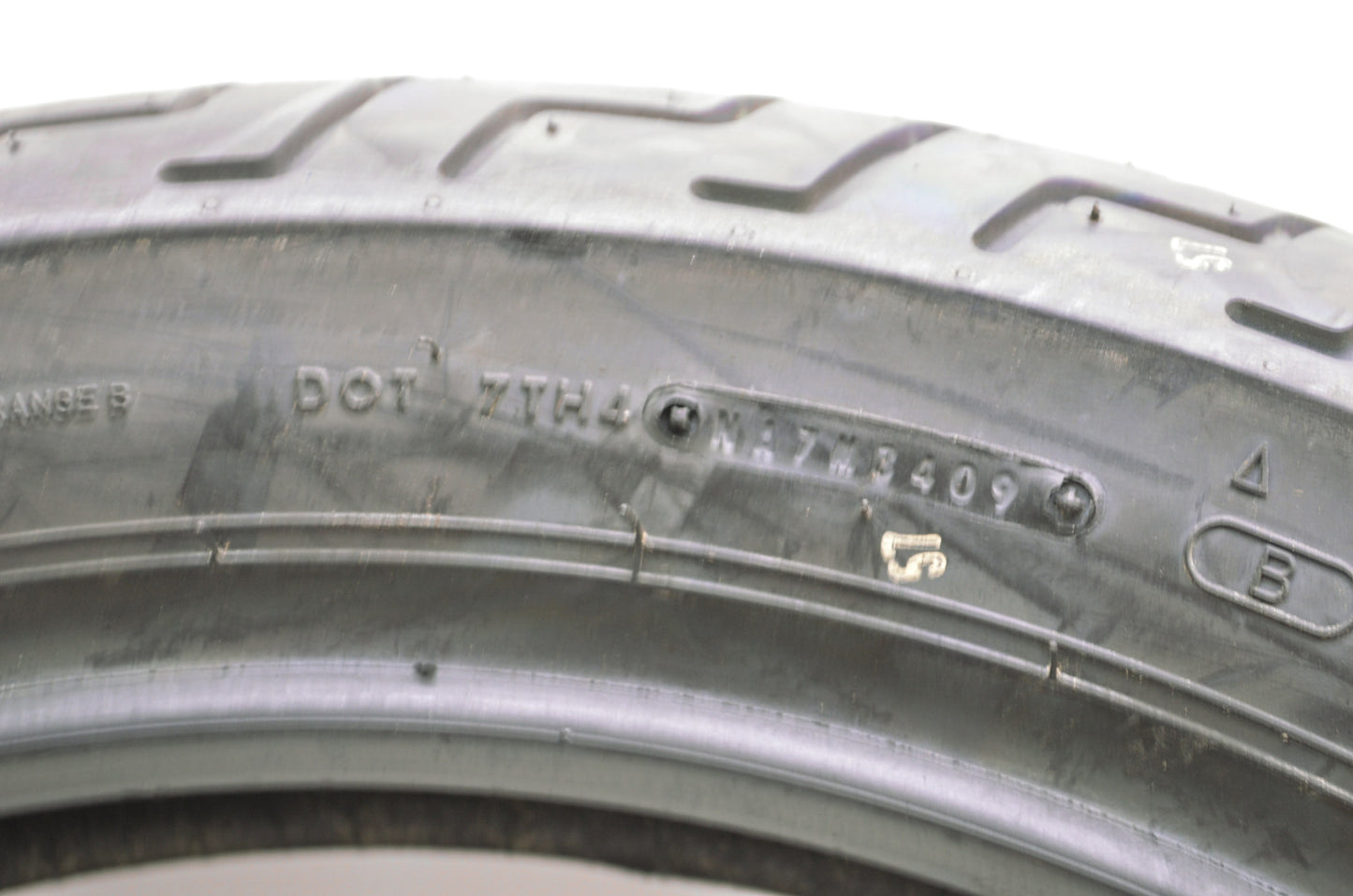 New Dunlop D404F Front Tire 110/90-18 M/C 61H