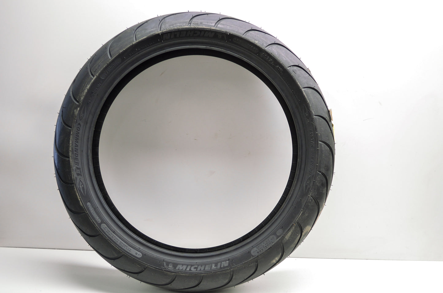 New Michelin Commander II Front Tire 130/70 B 18 M/C 63H
