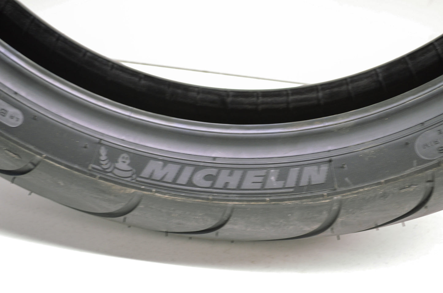New Michelin Commander II Front Tire 130/70 B 18 M/C 63H