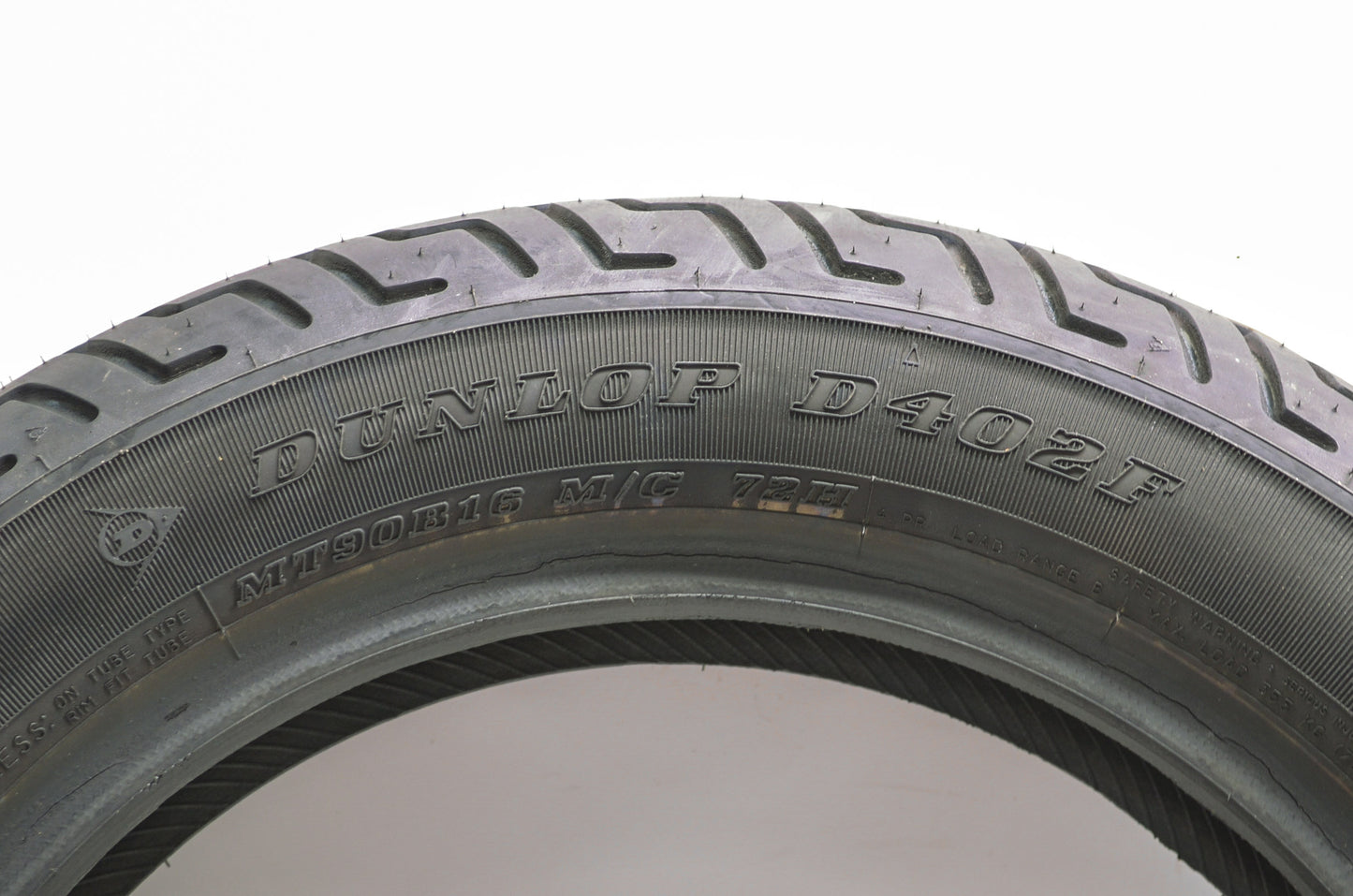 New Dunlop D402F Front Tire MT90B16 M/C 72H