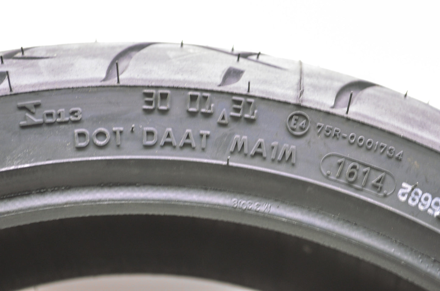 New Dunlop Sportsman D207 Rear Tire 180/55ZR18 M/C 74W