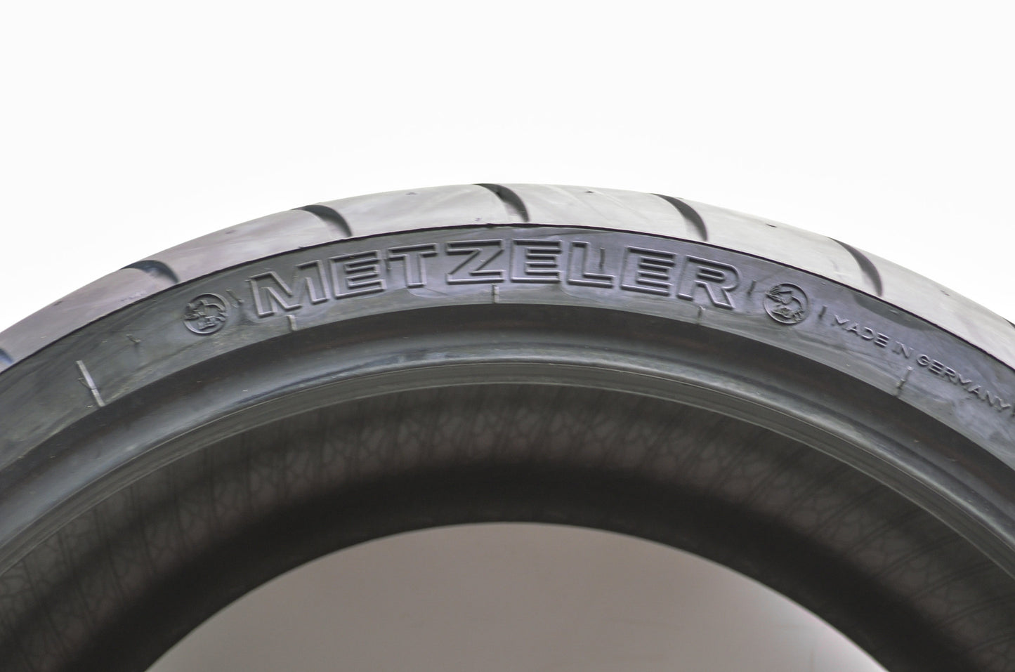 New Metzeler ME880 Marathon Rear Tire 260/40VR 18 M/C 84V