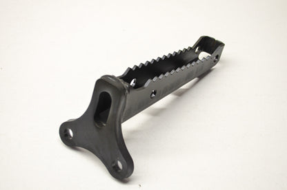 OEM Yamaha 4XE-F7411-00-00 Footrest 1 NOS