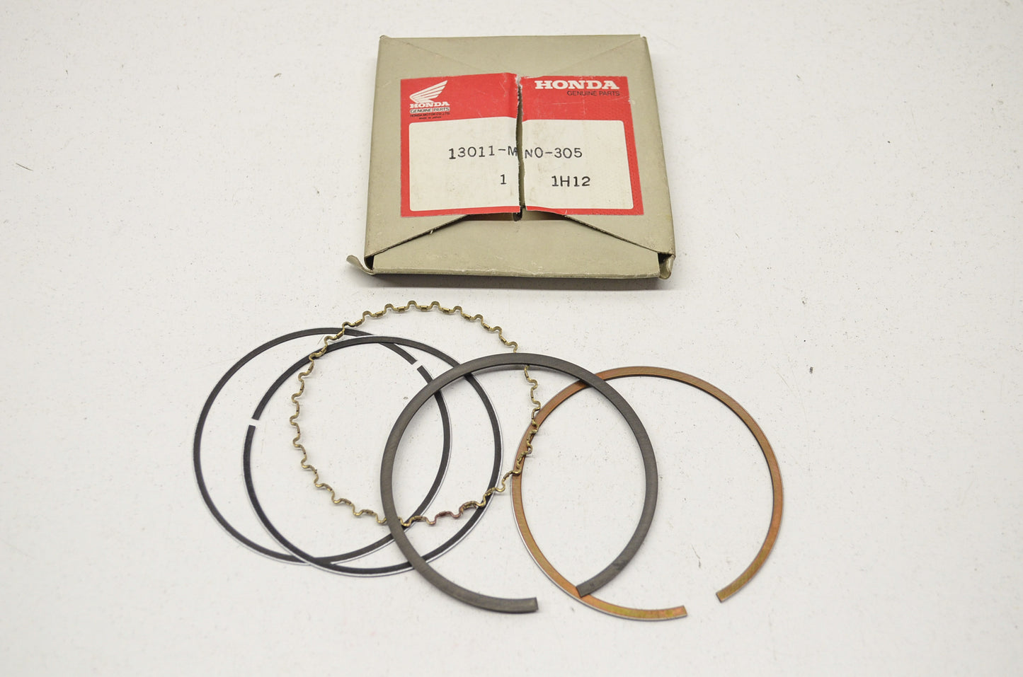 OEM Honda 13011-MN0-305 Ring Set (STD) NOS