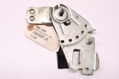 MTD M682-3000A, B19 H07, 682-3000A Bracket Assembly Handle RH NOS