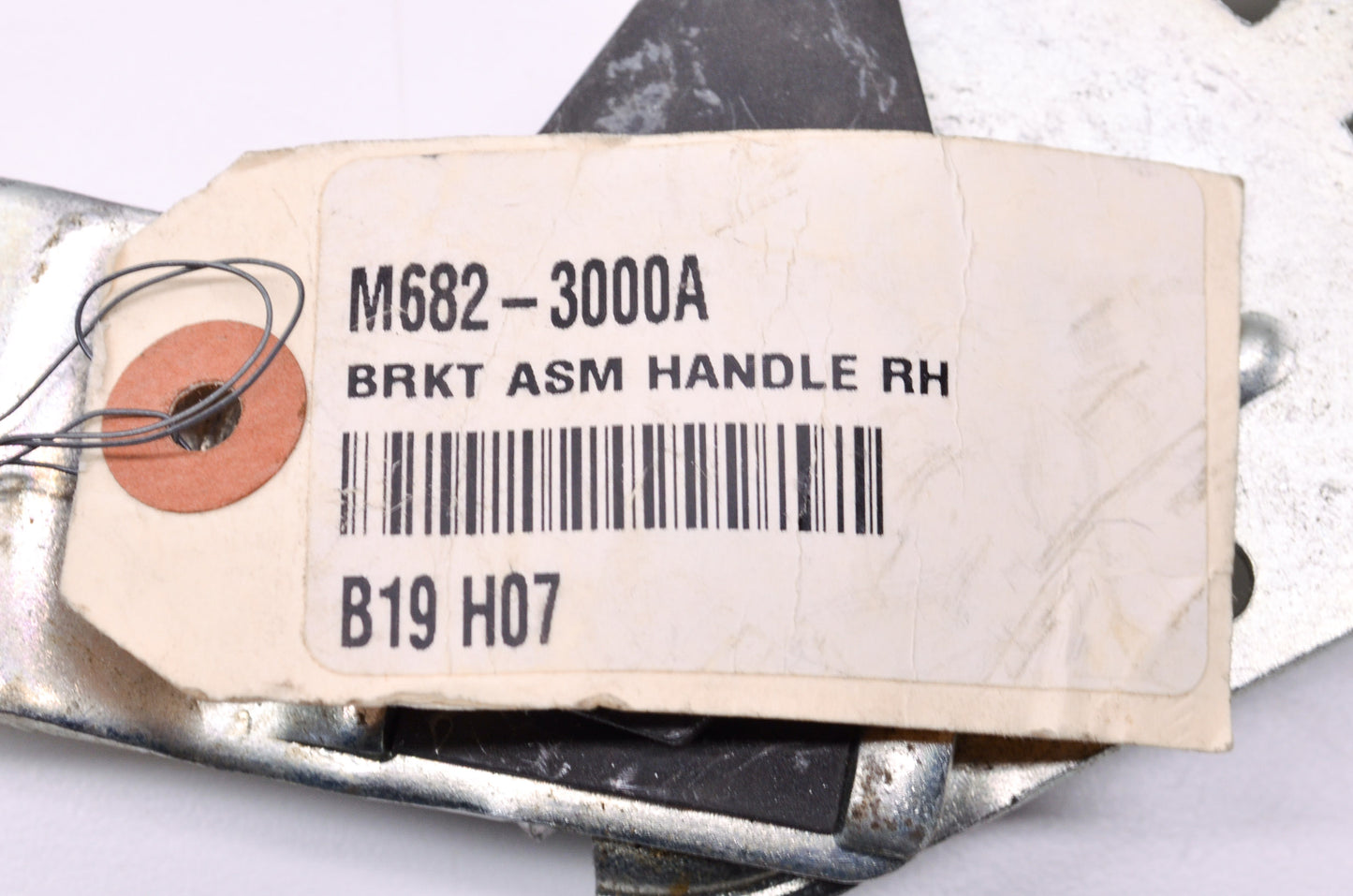 MTD M682-3000A, B19 H07, 682-3000A Bracket Assembly Handle RH NOS