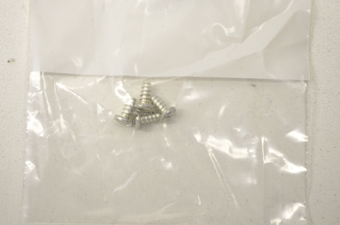 OEM Harley-Davidson 2073W Screw Qty 4 NOS