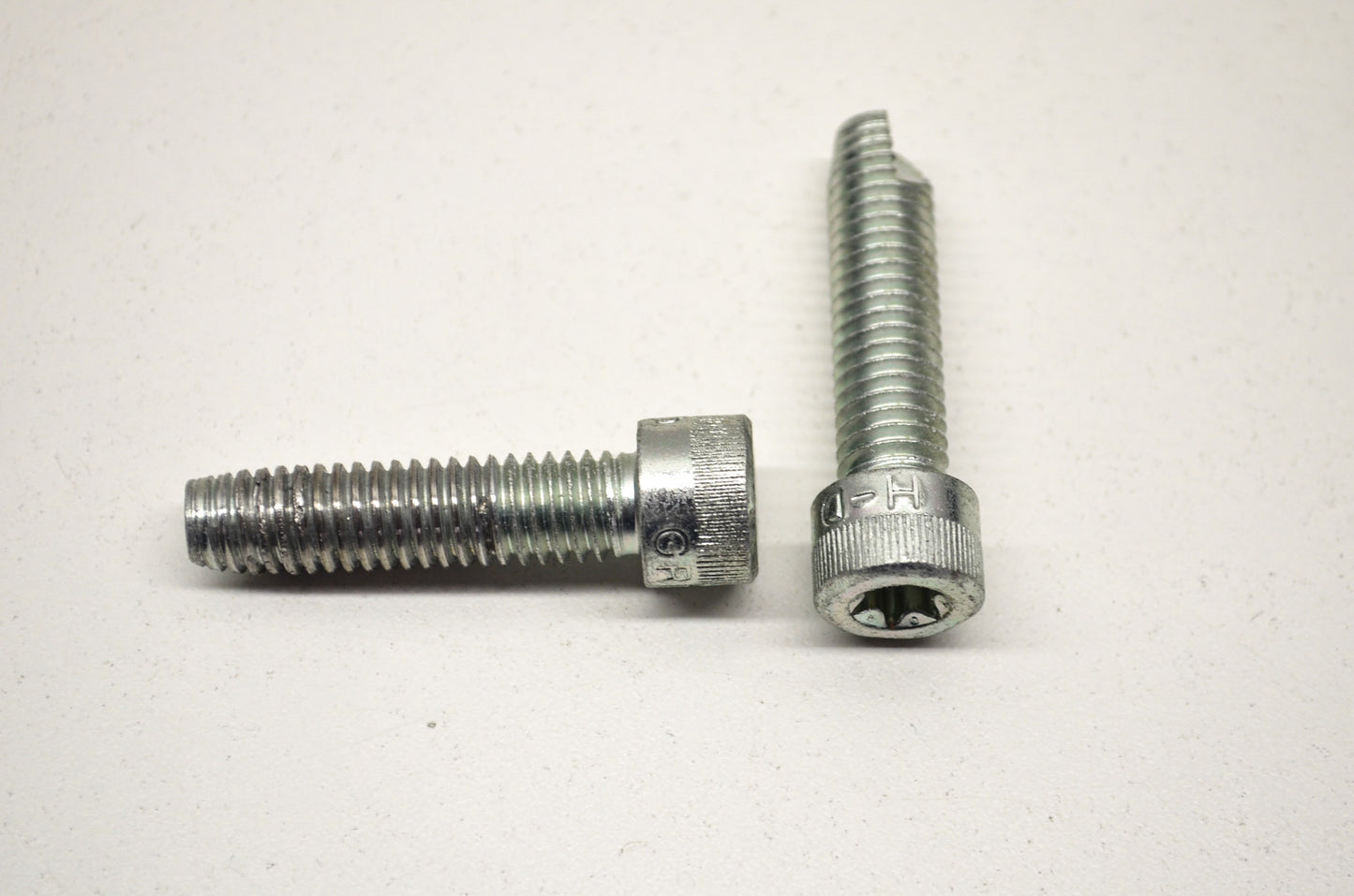 OEM Harley-Davidson 4352 Screw Qty 2 NOS