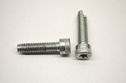OEM Harley-Davidson 4352 Screw Qty 2 NOS