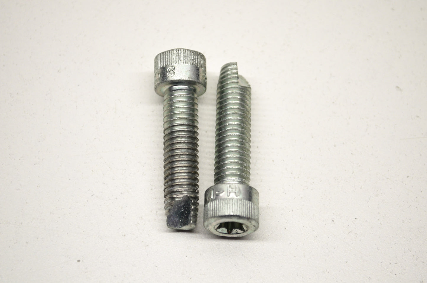 OEM Harley-Davidson 4352 Screw Qty 2 NOS