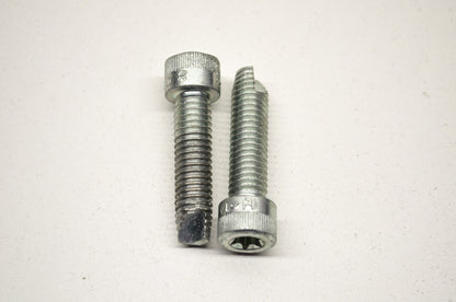 OEM Harley-Davidson 4352 Screw Qty 2 NOS