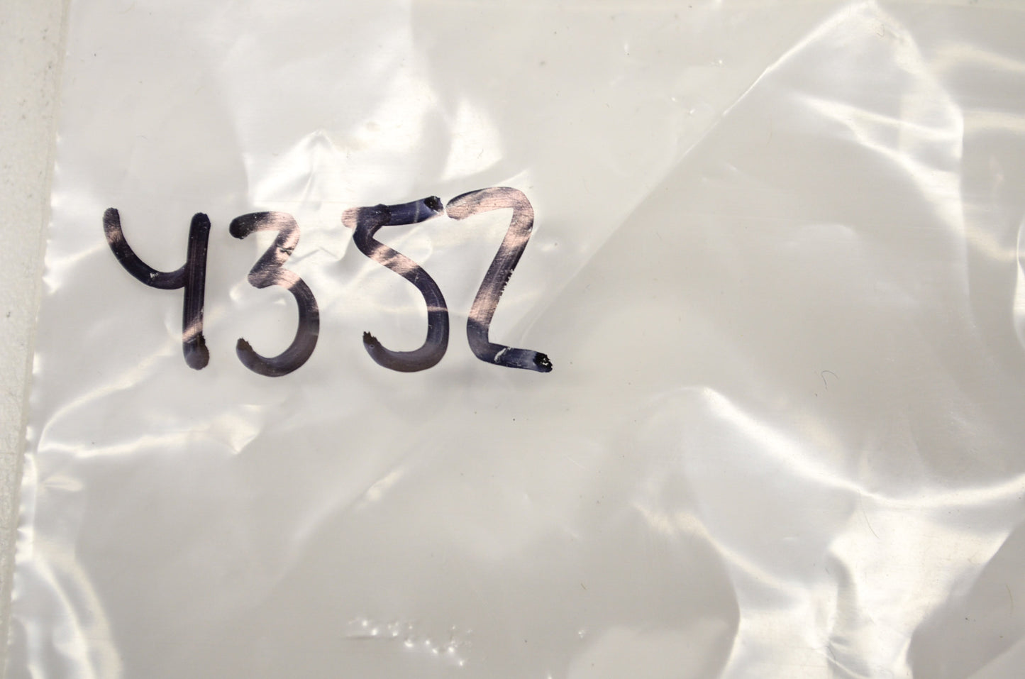 OEM Harley-Davidson 4352 Screw Qty 2 NOS