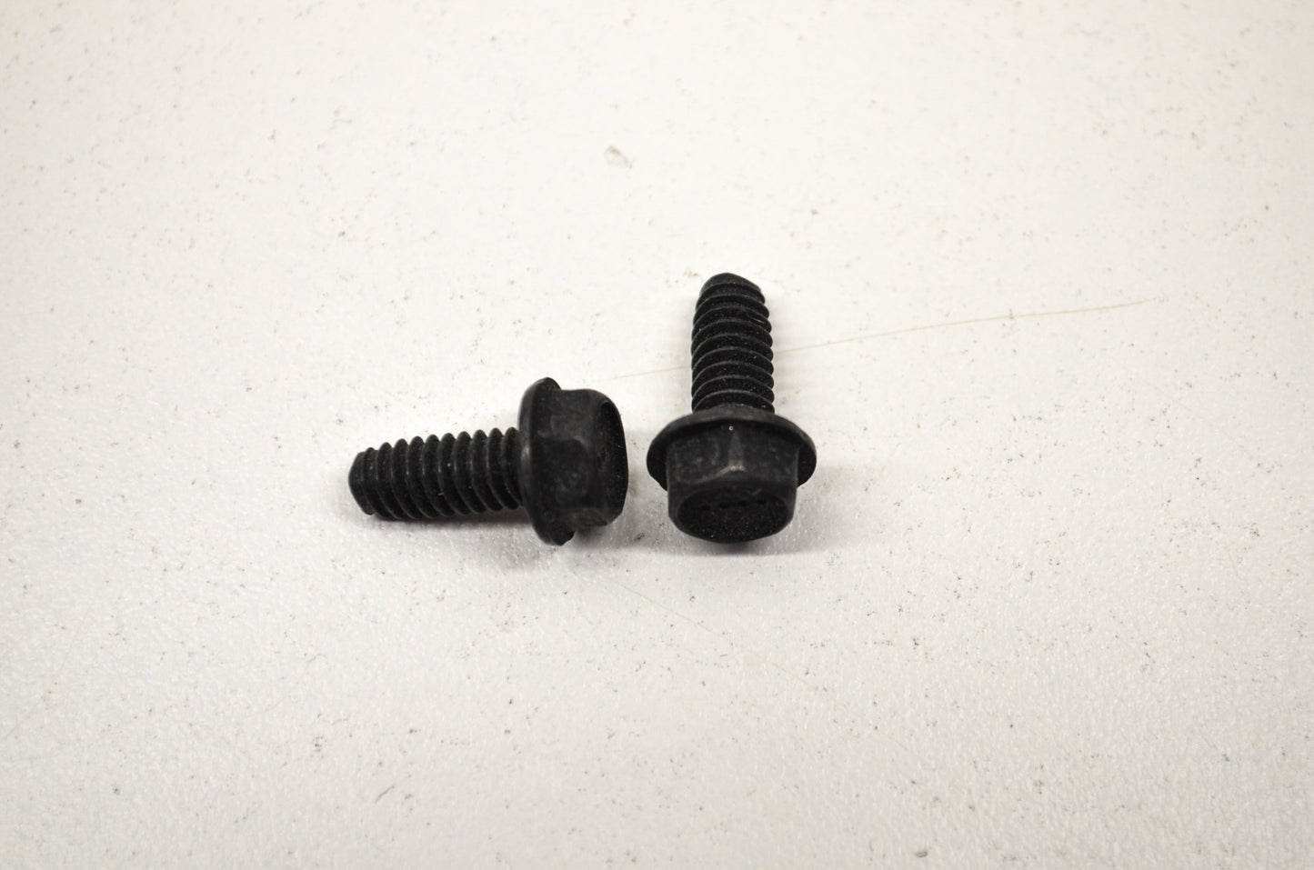 OEM Harley-Davidson 3562 Screw Qty 2 NOS