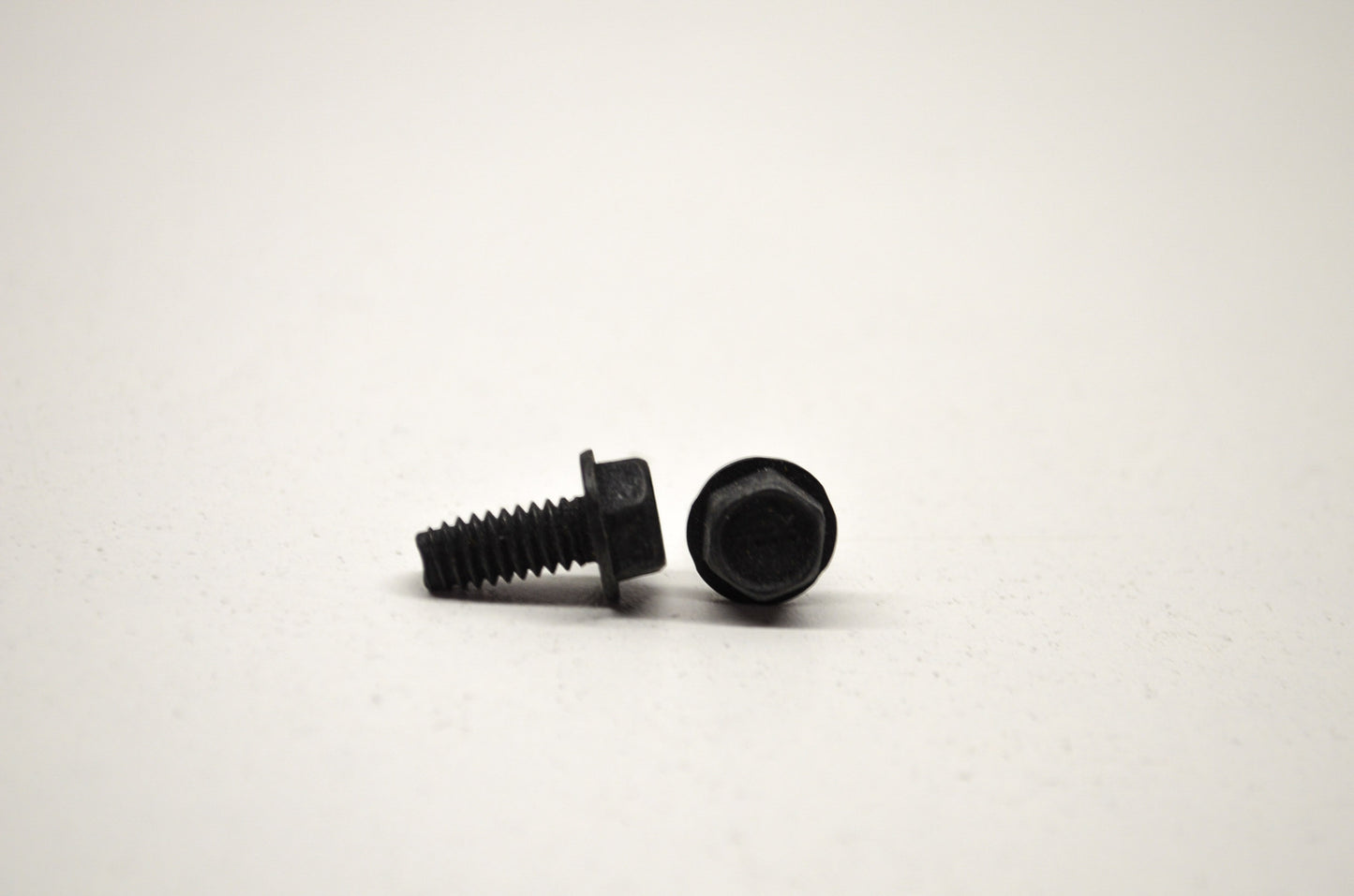 OEM Harley-Davidson 3562 Screw Qty 2 NOS